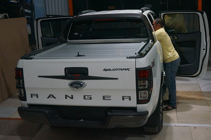nắp thùng kéo Ford Ranger Wildtrak