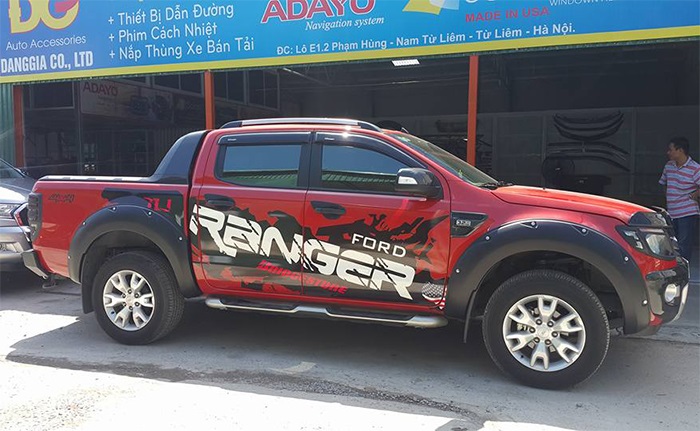 op cua lop 4 banh Ford Ranger