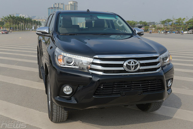 xe Toyota Hilux 2017