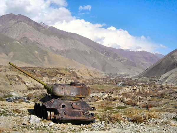 Xác xe tăng của xung đột Afghanistan