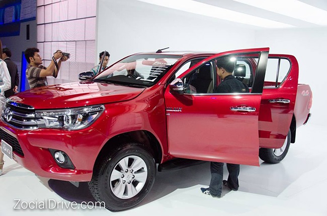 xe toyota hilux 2016