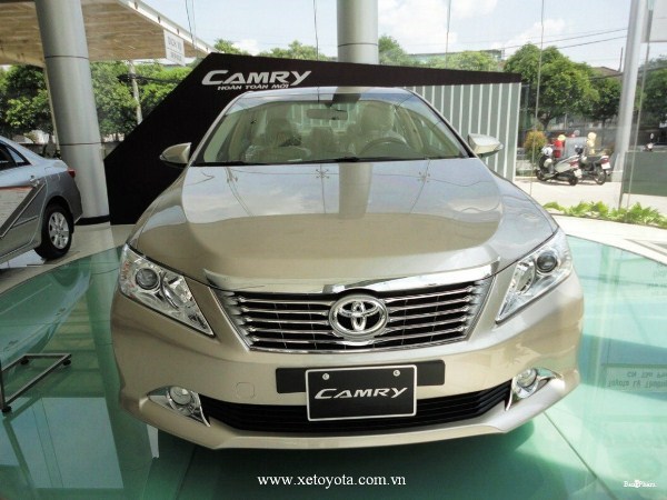xe toyota camry thang 8 2014